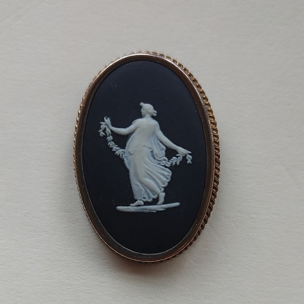 Woodward Black Jasperware Cameo Broch/Pendant